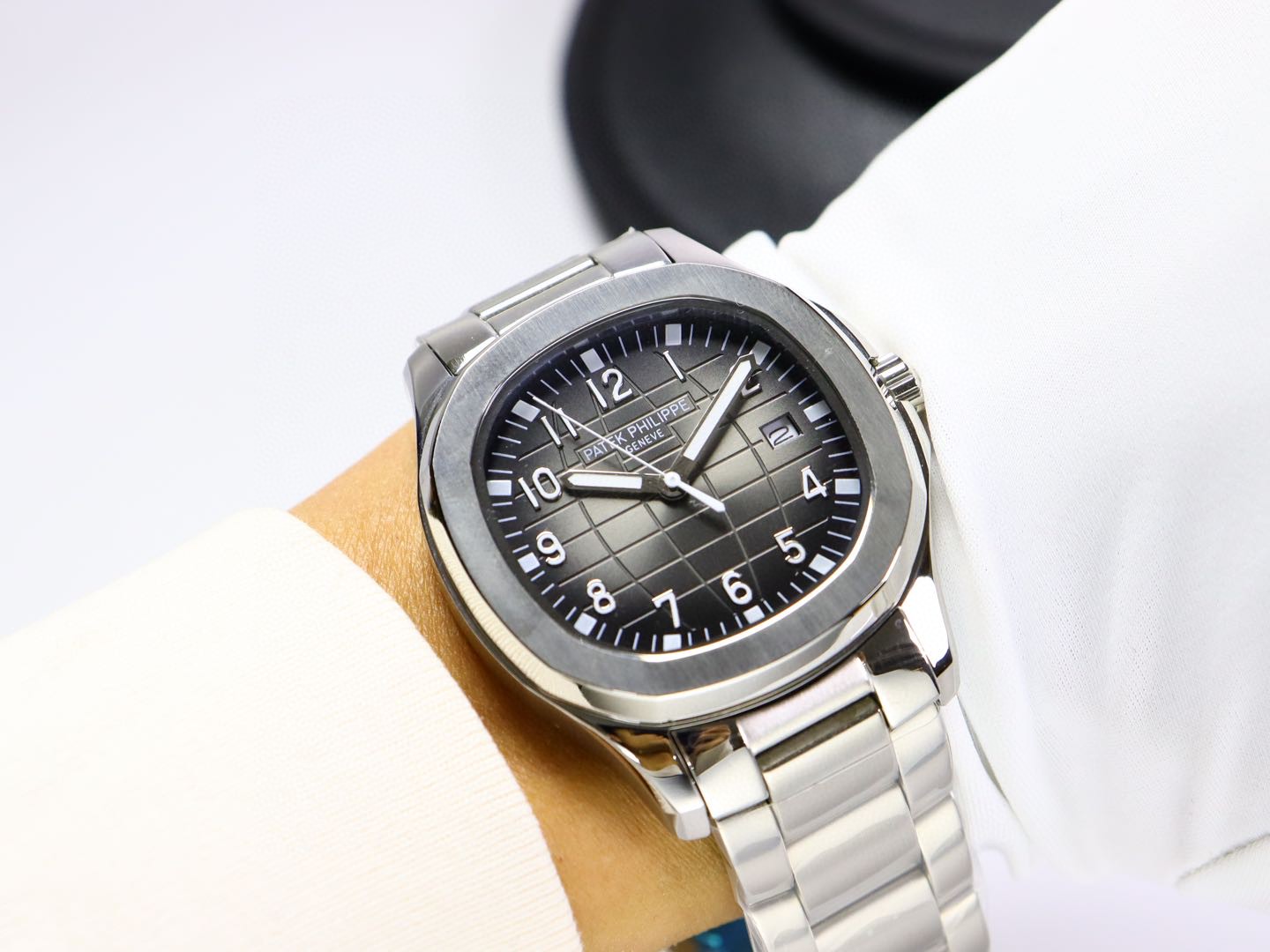 1740984907966-1.jpg
